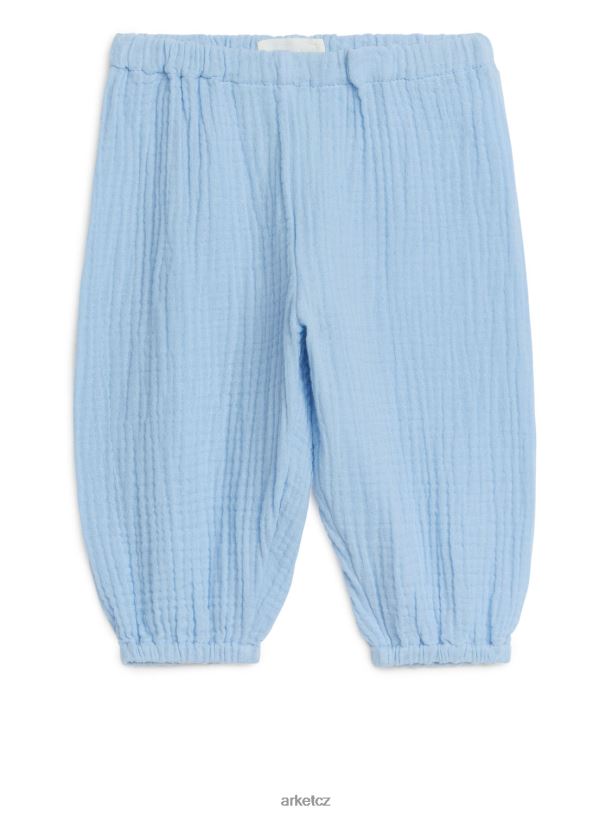 děti ARKET bavlněné mušelínové kalhoty oblečení modrý J8R2D1719
