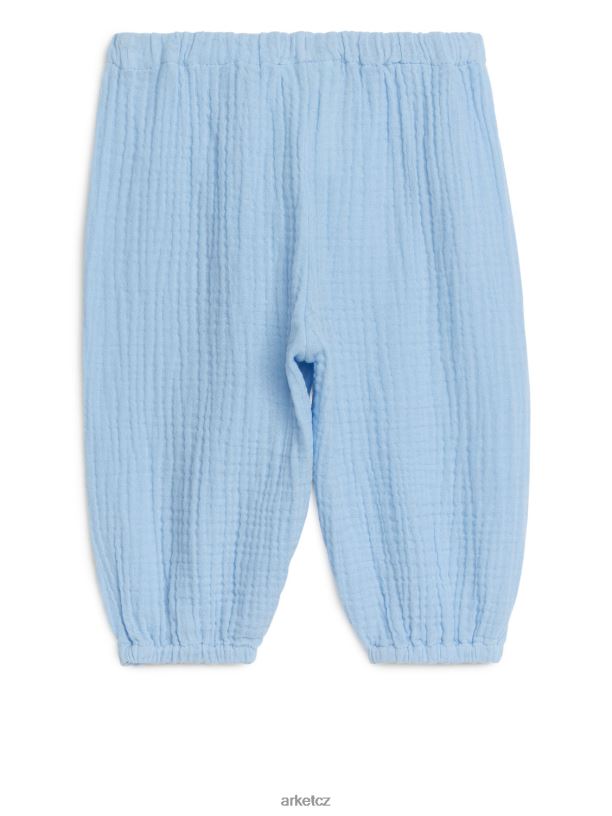 děti ARKET bavlněné mušelínové kalhoty oblečení modrý J8R2D1719