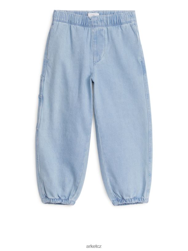děti ARKET užitkové džínové kalhoty oblečení modrý J8R2D1569