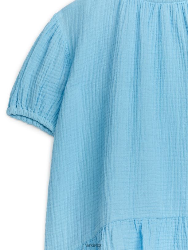 děti ARKET bavlněné mušelínové šaty oblečení světle modrá J8R2D1379