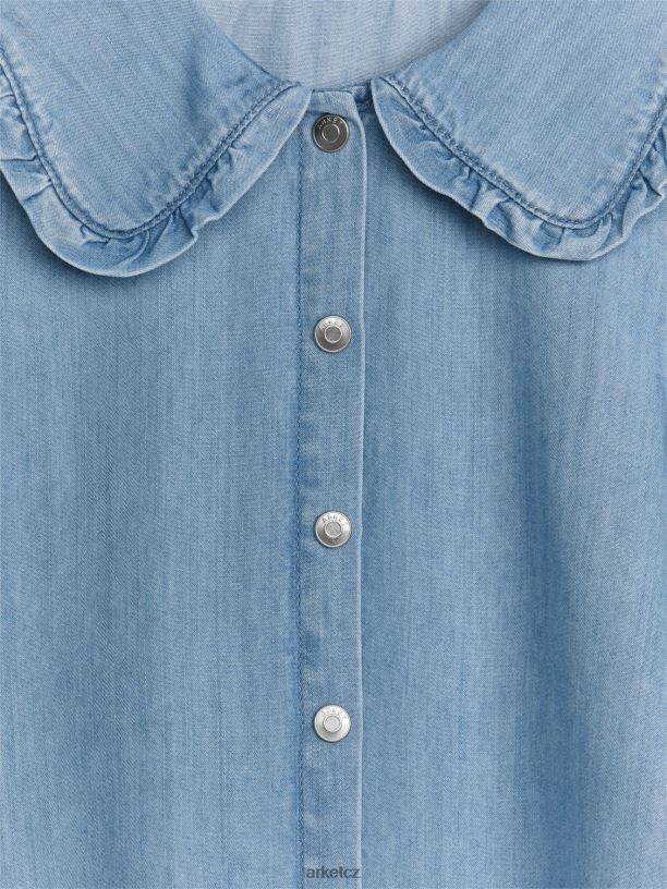 děti ARKET volánková džínová halenka oblečení modrý J8R2D1438