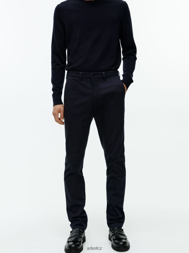 muži ARKET tenké bavlněné kalhoty oblečení tmavě modrá J8R2D1069