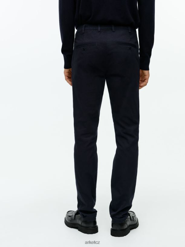 muži ARKET tenké bavlněné kalhoty oblečení tmavě modrá J8R2D1069