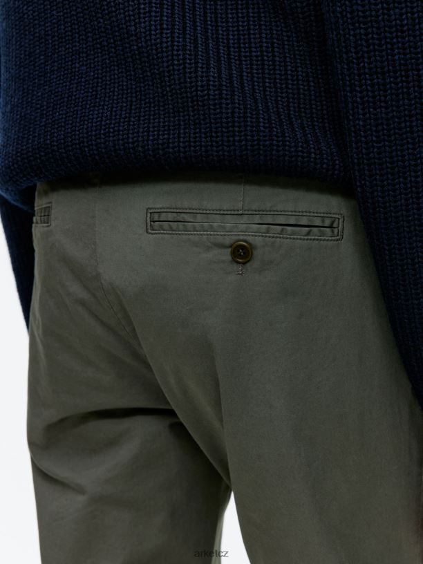 muži ARKET tenké strečové kalhoty oblečení khaki zelená J8R2D1071